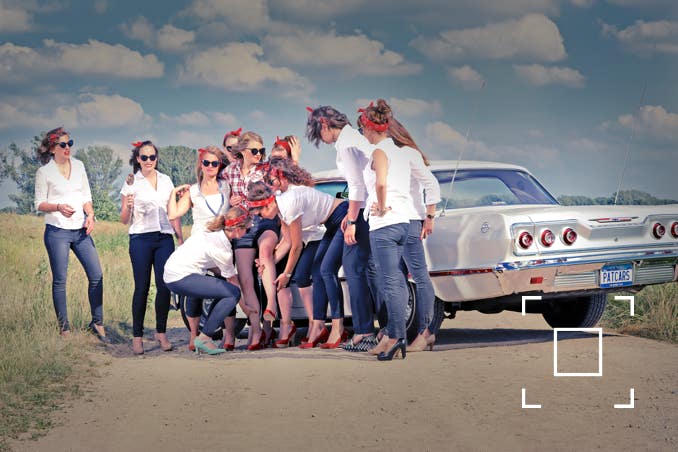 Alle einsteigen. Geht gleich los. Oldtimer party impala zum feiern girls Junggessellenabschied