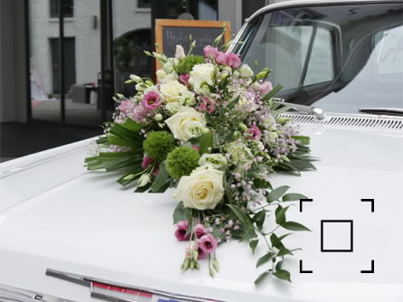 Luxusblumenschmuck Blumen de Luxe Traumblumen Florist Floristik wunderschöner Blumenschmuck Chevrolet Impala floral geschmückt